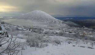 Na vrhu Brača 20 centimetrov snega