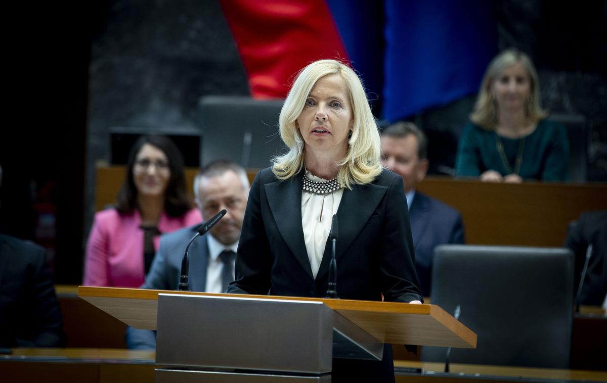 Tatjana Bobnar | Glede na razmerja moči v DZ interpelacija nima realnih možnosti za uspeh, saj ministrica Tatjana Bobnar uživa podporo strank koalicije in se bo tako najverjetneje obdržala na ministrskem položaju. | Foto Ana Kovač