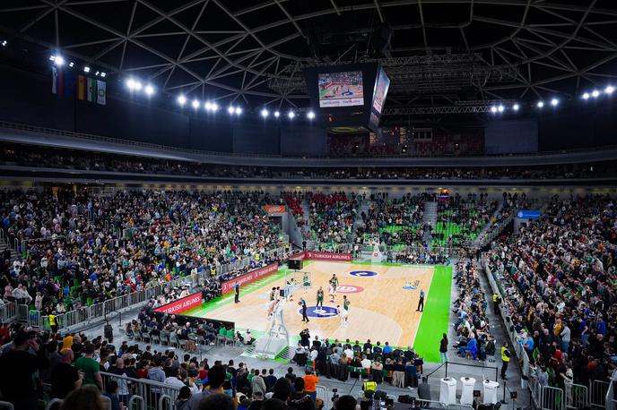 Cedevita Olimpija - Valencia | Na tekmi Cedevite Olimpije in Valencie se je zbralo skoraj šest tisoč navijačev. | Foto Filip Barbalić