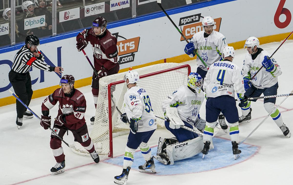 slovenska hokejska reprezentanca : Latvija | Slovenski hokejisti so na prvi tekmi z 2:4 izgubili z Latvijo, Gašper Krošelj je zaustavil kar 50 strelov. | Foto LHF