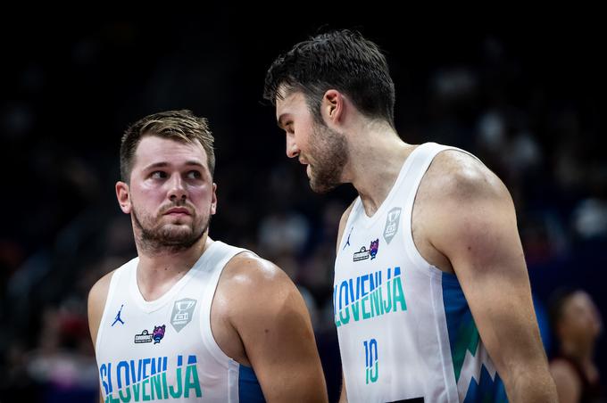 Luka Dončić in Mike Tobey bosta znova sodelovala v slovenskem državnem dresu. | Foto: Vid Ponikvar/Sportida