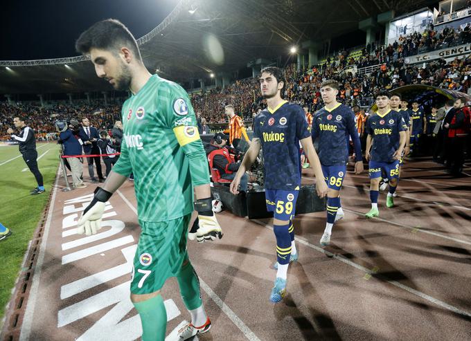 Fenerbahče je zaigral z mlado zasedbo. | Foto: Reuters