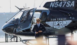 Tom Cruise na premiero prišel s helikopterjem, ki ga je pilotiral