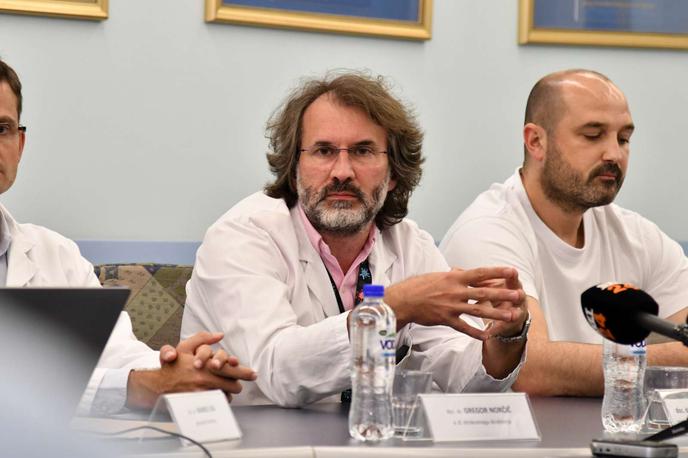 Marko Pokorn, strokovni direktor Pediatrične klinike, in Miroslav Elek, vodja službe za kardiologijo | Vodja službe za kardiologijo Miroslav Elek (na fotografiji desno) naj bi se v Beograd selil zaradi družine. Marko Pokorn (v sredini), strokovni direktor Pediatrične klinike, je še julija letos izpostavljal, da so zadovoljni, kako se v službi pediatrične kardiologije vzpostavlja ekipni duh. | Foto STA