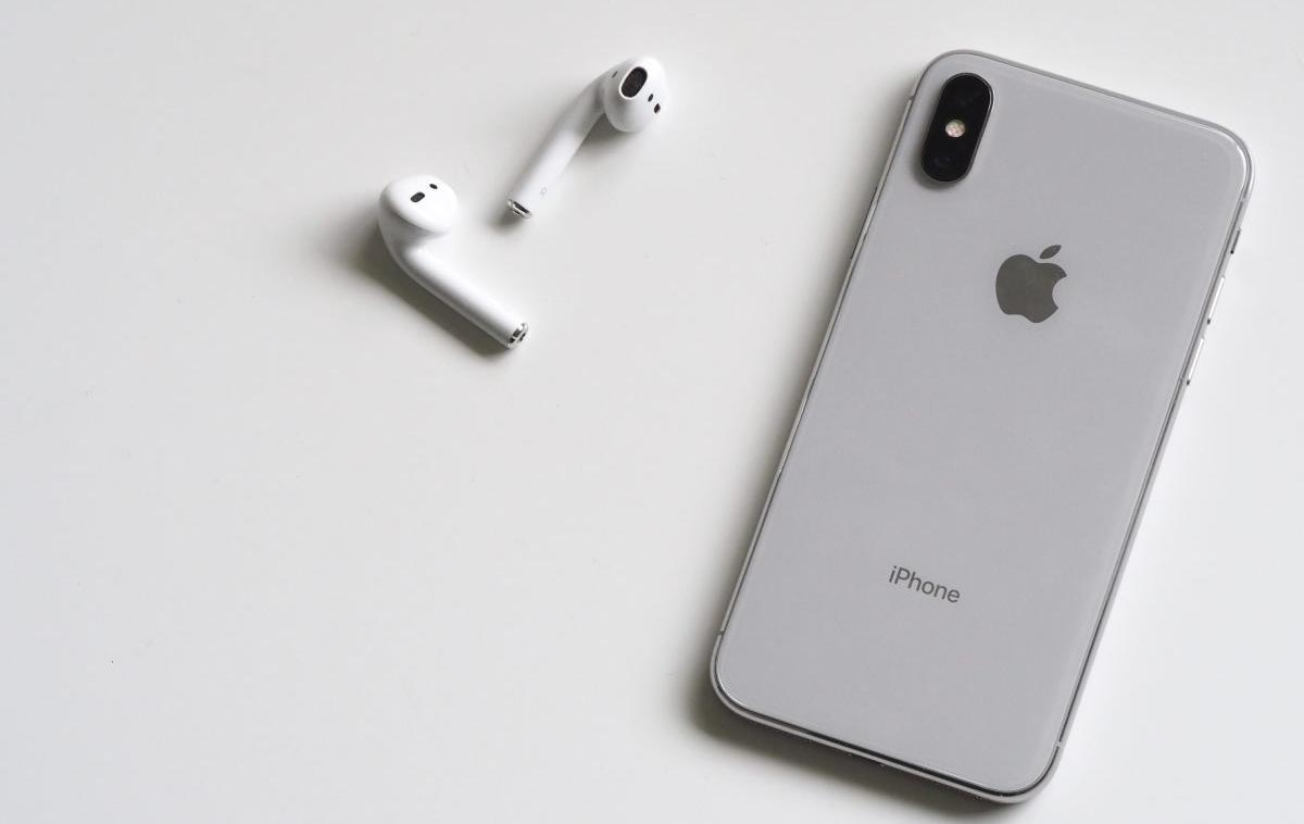 Apple iPhone, AirPods | Apple veliko svojih izdelkov proizvaja na Kitajskem. | Foto Pexels