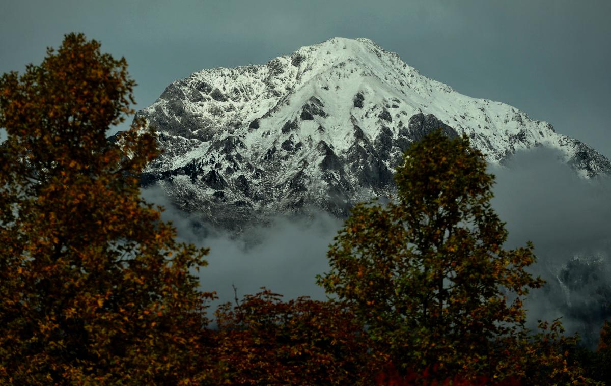 Gore, Grintovec, Kamniško-Savinjske alpe | Grintovec je z 2.558 metri najvišja gora v Kamniško-Savinjskih Alpah in 16. najvišji vrh v Sloveniji. (Fotografija je simbolična.) | Foto STA