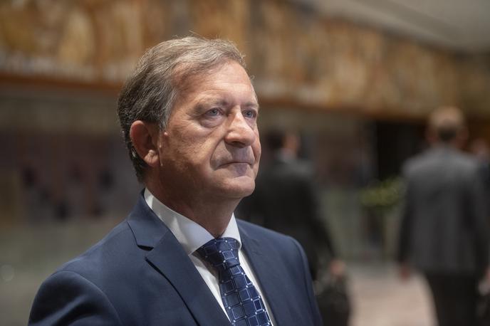 Interpelacija Karl Erjavec | Nato je "najmočnejše politično in vojaško zavezništvo na svetu" in "naša zavezanost skupni obrambi, sodelovanju in skupnim vrednotam je naše najmočnejše orodje", je dejal Karl Erjavec v uvodnem govoru. | Foto STA