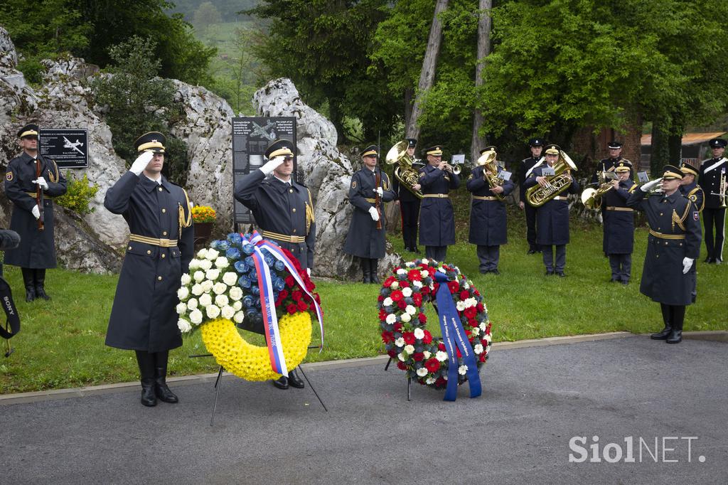 Slovesnost ob dnevu slovensko-britanskega prijateljstva, predsednica republike Nataša Pirc Musar, črnomaljski župan Andrej Kavšek ter veleposlanica Združenega kraljestva Velike Britanije in Severne Irske v Sloveniji Tiffany Sadler.