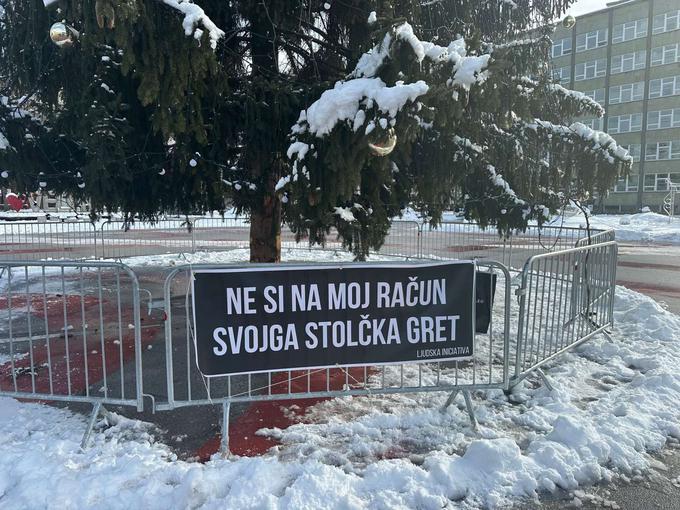 Protesta ljudske iniciative v Velenju zaradi previsokih položnic za ogrevanje se je udeležilo več kot tisoč Velenjčank in Velenjčanov. | Foto: STA