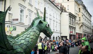 Slovenijo so preplavile pisane maske #foto #video