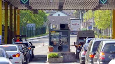 Gneča na mejnih prehodih se umirja, a policisti pričakujejo nov naval