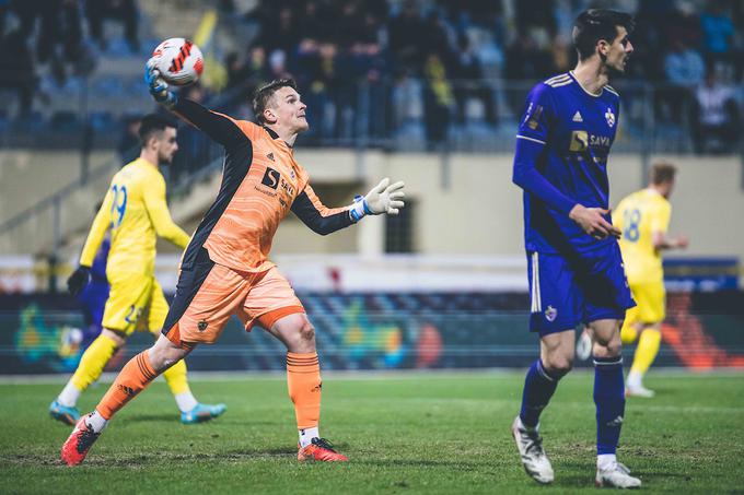 V kazenskem prostoru Domžal je blestel Ognjen Mudrinski, med vratnicama vijolic pa Ažbe Jug. | Foto: Grega Valančič/Sportida