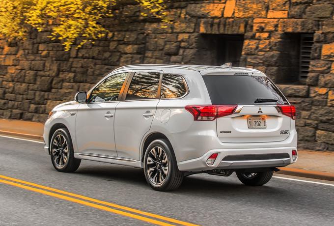 Eden najbolje prodajanih priključnih hibridov v Evropi je mitsubishi outlander, ki kot veliki športni terenec ponuja zelo majhen izpust CO2. | Foto: Mitsubishi