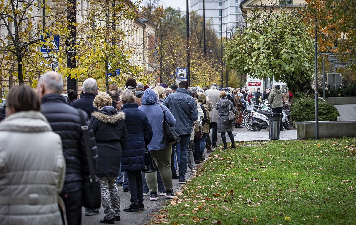 Cepljenje in testiranje | Aktualne informacije v zvezi s koronavirusom bodo tudi danes predstavili na vladni novinarski konferenci, ki bo predvidoma ob 11. uri. | Foto Ana Kovač