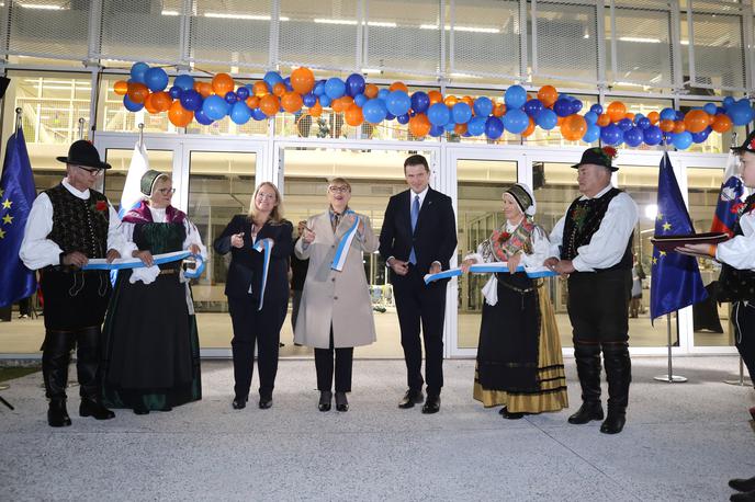 Šola Kamnik | Uradnega odprtja se je udeležila tudi predsednica Nataša Pirc Musar, ki je tudi sama nekdaj bila učenka te šole.  | Foto Občina Kamnik