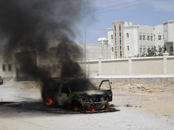 Mediji in novinarji pričakujejo, da bo papež Frančišek na obisku v Združenih arabskih emiratih spregovoril tudi o vojni in razmerah v nemirnem Jemnu. | Foto: Reuters