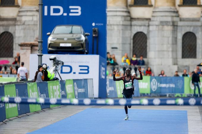 Kenijec Edmond Kipngetich bo branil lansko zmago. | Foto: Anže Malovrh/STA