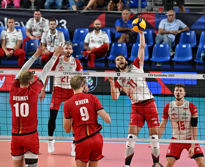 Belgijci so se dobro upirali Poljakom, ki so po dveh urah slavili s 3:1 v nizih. | Foto: CEV