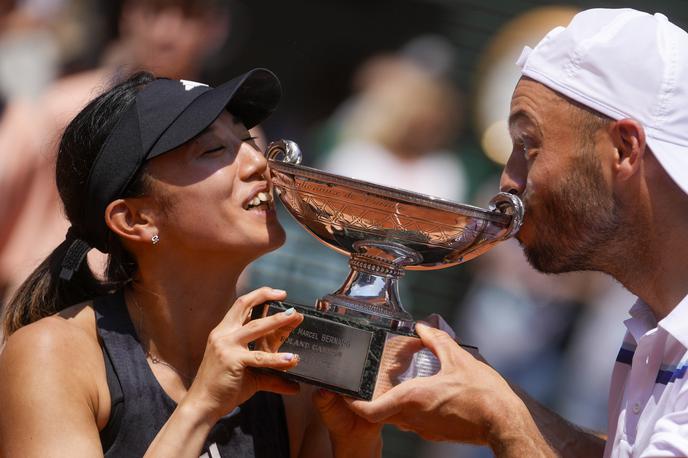 Miyu Kato | Miyu Kato, ki so jo zaradi udarca žogice v pobiralko diskvalifcirali v osmini finala ženskih dvojic,  je z Nemcem Timom Pützom slavila v konkurenci mešanih dvojic . | Foto Guliverimage