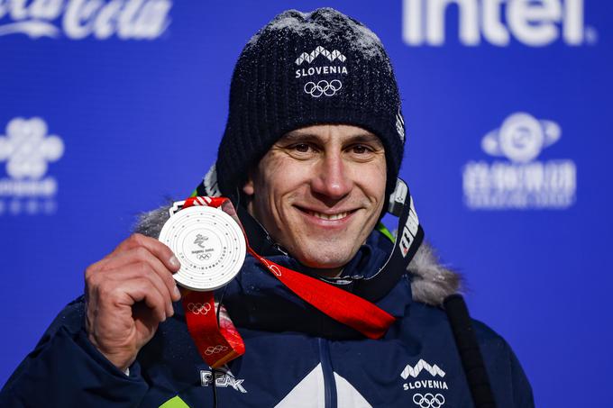 Žan Kranjec je osvojil srebrno kolajno na zimskih olimpijskih igrah na Kitajskem. Devetindvajsetletni slovenski alpski smučar se je do svojega prvega odličja na največjih tekmovanjih zavihtel z osmega mesta po prvi vožnji. | Foto: Anže Malovrh/STA