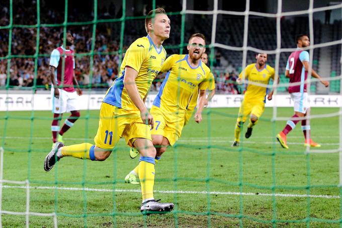 Matic Črnic je zadnjo tekmo v Stožicah odigral 28. julija 2016. Takrat so Domžale v kvalifikacijah za evropsko ligo premagale West Ham z 2:1, oba zadetka za rumene pa je dosegel prav Mariborčan. | Foto: Sportida