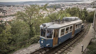 Legendarni tramvaj z Opčin po dolgih letih spet pripeljal v Trst