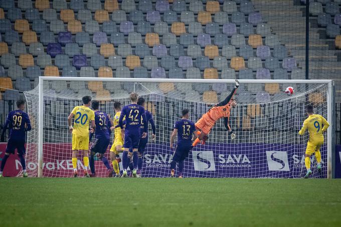 Tribune Ljudskega vrta bi bile lahko deloma polne šele na večnem derbiju z Olimpijo. Takrat bo prazna južna tribuna. | Foto: Blaž Weindorfer/Sportida