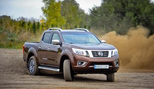 Nissan NP300 navara – še vedno trdoživ garač je na asfaltu vodljiv kot športni terenec