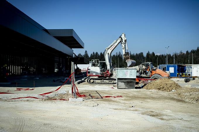 Garažna hiša ostaja na istem mestu, prestavila pa se bo postaja avtobusnega primestnega prometa. | Foto: Ana Kovač