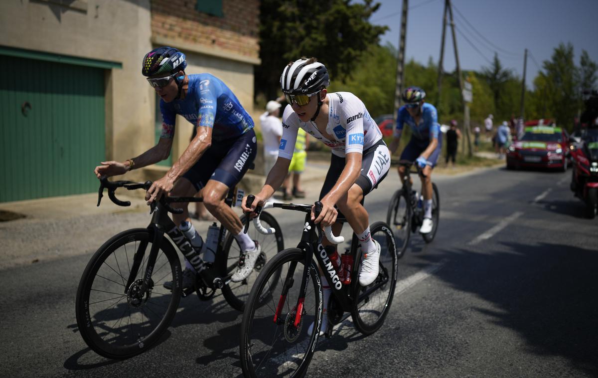 Chris Froome | Nekdanji zmagovalec Dirke po Franciji Chris Froome kar ne pride na zeleno vejo. Na dirki od Tirenskega do Jadranskega morja si je poškodoval zapestje (tako kot lani Tadej Pogačar) in mora na operacijo. | Foto Guliverimage