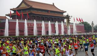 Japonsko presenečenje v Sydneyju, sedem srčnih kapi v Pekingu, Kipsang šele sedmi