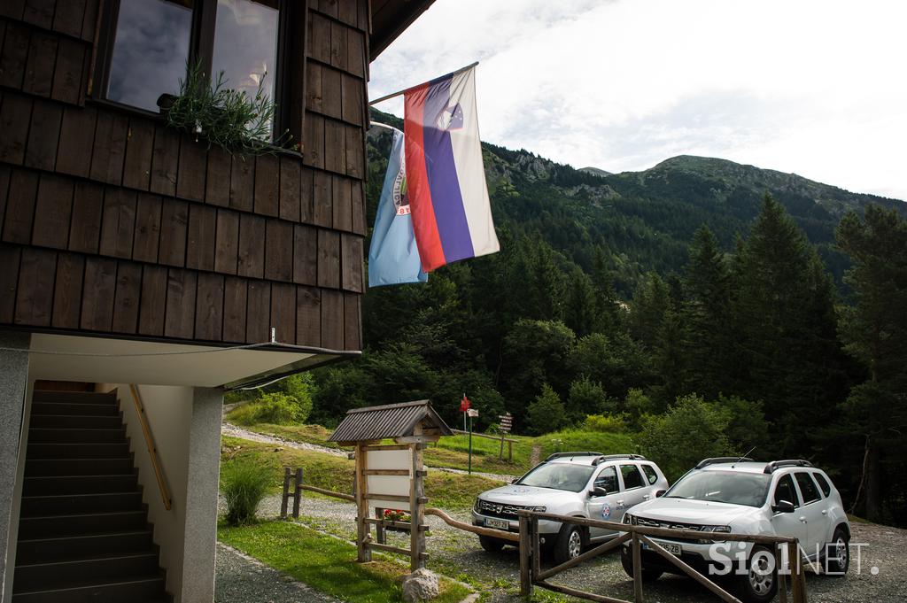 Dacia duster in oskrbnik gorske koče