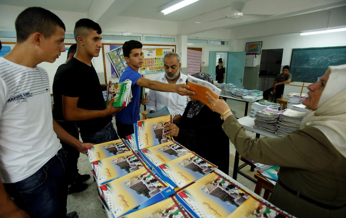 Palestinski begunci | UNRWA palestinskim beguncem in Palestincem, ki živijo pod izraelsko okupacijo, pomaga že od leta 1950. | Foto Reuters