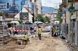 Tovorno vozilo v Ljubljani oplazilo arheologinjo