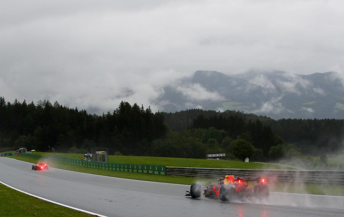 Spielberg kvalifikacije F1 | V obupnih razmerah v Spielbergu v Avstriji se je na kvalifikacijah najbolje znašel Lewis Hamilton. | Foto Reuters