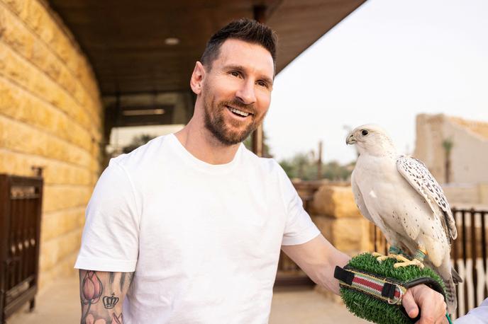 Lionel Messi Savdska Arabija | Kje bi lahko nadaljeval kariero Lionel Messi? Izkušenega Argentinca poleg Barcelone, kjer je preživel večino kariere, in Savdske Arabije, zlasti kluba Al-Hilal, ki naj bi kot prvi poslal ponudbo, povezujejo tudi z morebitno selitvijo na drugo stran velike luže, v ligo MLS, kjer bi lahko oblekel dres ''Beckhamovega'' Interja iz Miamija. | Foto Reuters