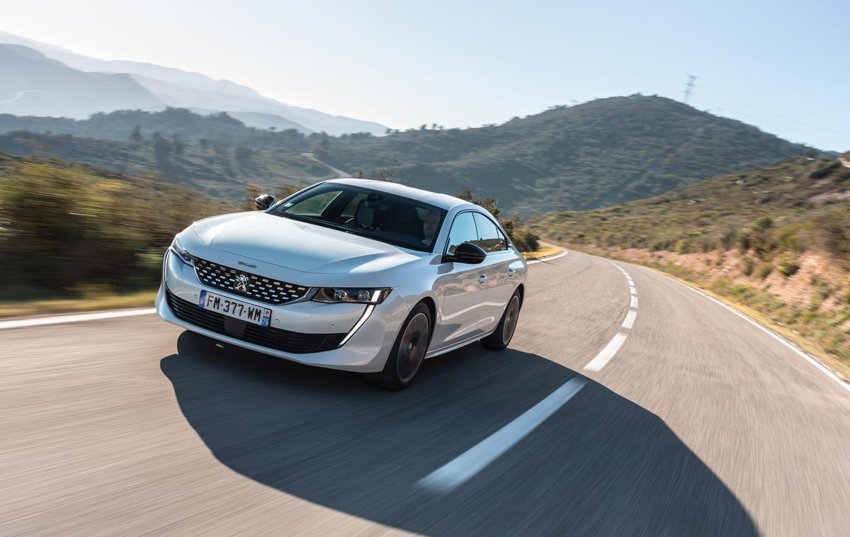 Peugeot hibridi elektrika | Pri Peugeotu so prepričani, da bodo svojo floto prodanih avtomobilov dovolj elektrificirali in da se bodo prihodnje leto izognili visokim finančnim kaznim s stran Evropske unije. | Foto Peugeot