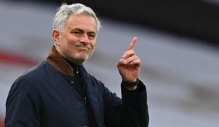 Kakšen dan! Jose Mourinho ostal brez službe.