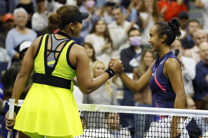 Leylah Fernandez in Naomi Osaka | 18-letna Kanadčanka Leylah Fernandez je v tretjem krogu poskrbela za veliko presenečenje. Izločila je Japonko Naomi Osaka. | Foto Guliverimage