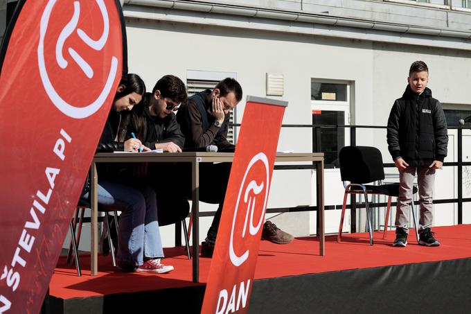 Dogodek s tekmovanjem v recitiranju decimalk števila pi, ki ga ob svetovnem dnevu matematike in dnevu števila pi pripravlja Fakulteta za matematiko in fiziko Univerze v Ljubljani. | Foto: STA