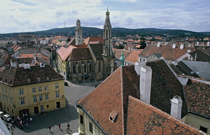 Stari del mesta Sopron. Veliko Avstrijcev prihaja dnevno v to madžarsko mesto, saj je povsem na meji z Avstrijo. | Foto: Guliverimage