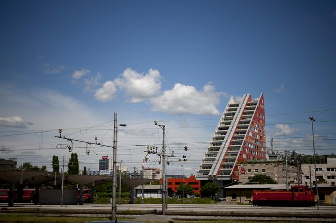 Pred Voduškovimi upniki sta varni dve veliki luksuzni stanovanji v Župančičevi jami v Ljubljani. | Foto: Ana Kovač