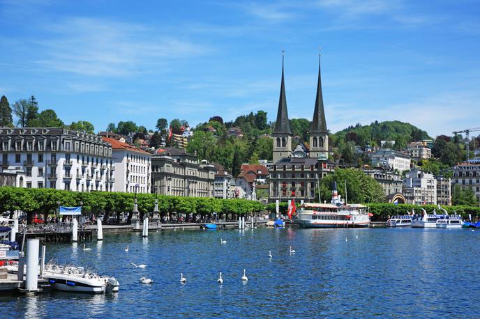 Švica Luzern | Švica je ena od najbogatejših držav v Evropi in na svetu. Njeno bogastvo ne temelji zgolj na trdem delu ali nizkih davkih, kot mislijo nekateri, ampak ima zelo globoke korenine in večplastne vzroke. | Foto Guliverimage