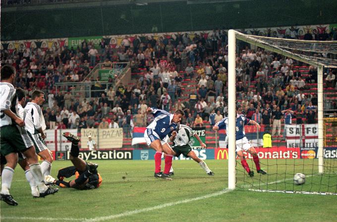 Srbi in Črnogorci, združeni v izbrani vrsti ZR Jugoslavije, so z igralcem manj nadoknadili zaostanek treh zadetkov. | Foto: Guliverimage/Getty Images