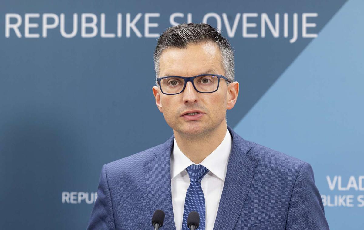 Marjan Šarec | Trenutno je na Kosovu 90 slovenskih vojakov, njihovo število nameravajo povečati na najmanj sto, je dejal obrambni minister Marjan Šarec. | Foto Bor Slana/STA