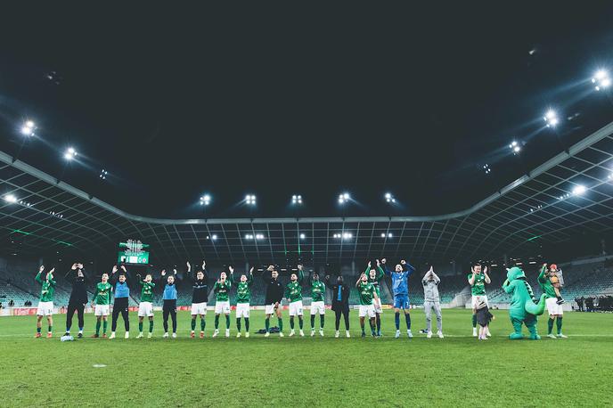 NK Olimpija : NK Maribor | Olimpija je v Stožicah ugnala Maribor. | Foto Vid Ponikvar/Sportida