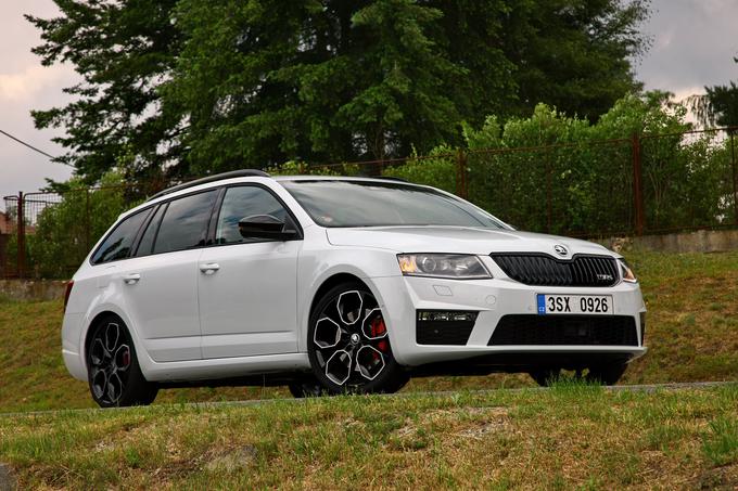 Škoda octavia je drugi (za superbom) Škodin model, pri katerem je na voljo sistem DCC. Na fotografiji je različica RS. | Foto: Vinko Kernc