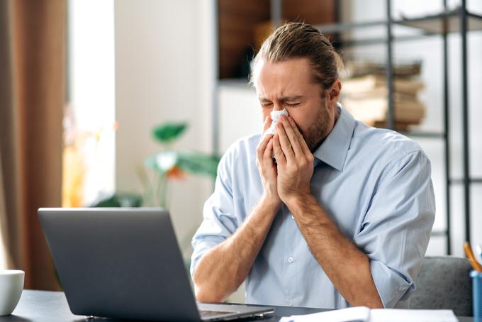 Delavcem, ki so bili upravičeno odsotni z dela zaradi odrejene bolniške, ni dovoljeno izplačati nižje nagrade za poslovno uspešnost, je odločilo vrhovno sodišče.  | Foto: Shutterstock