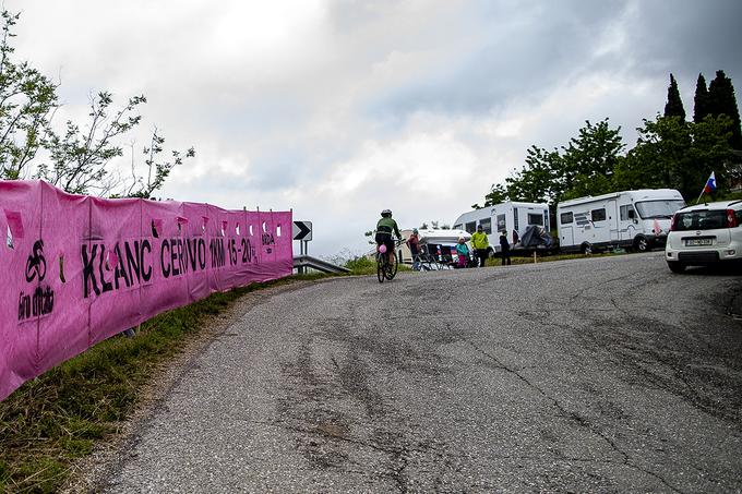 Vzpon na Gornje Cerovo, najbolj strm del slovenske trase na Giru, je dolg 1,7 kilometra in ima 8,5-odstotni povprečni naklon. V najbolj strmem delu je naklon kar 15-odstoten.  | Foto: Ana Kovač