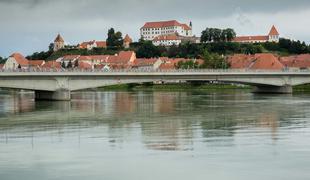 Ptuj: Na terasi lokala protestno stregli pijačo